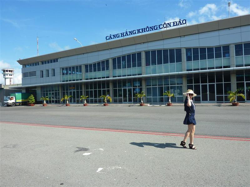 FLC của tỷ phú Trịnh Văn Quyết xin tài trợ hệ thống đèn sân bay Côn Đảo - Ảnh 1.