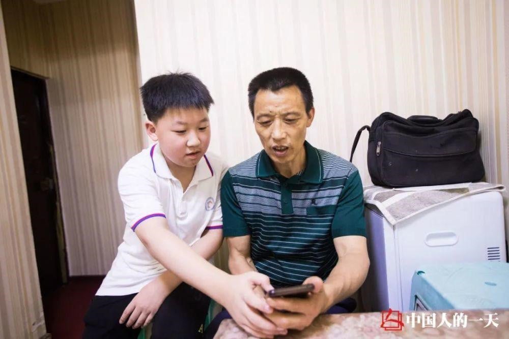 Cặp bố con làm nghề bốc vác nổi tiếng toàn mạng xã hội, từ chối quảng cáo cát-xê khủng, sống cuộc đời tự lực  - Ảnh 6.