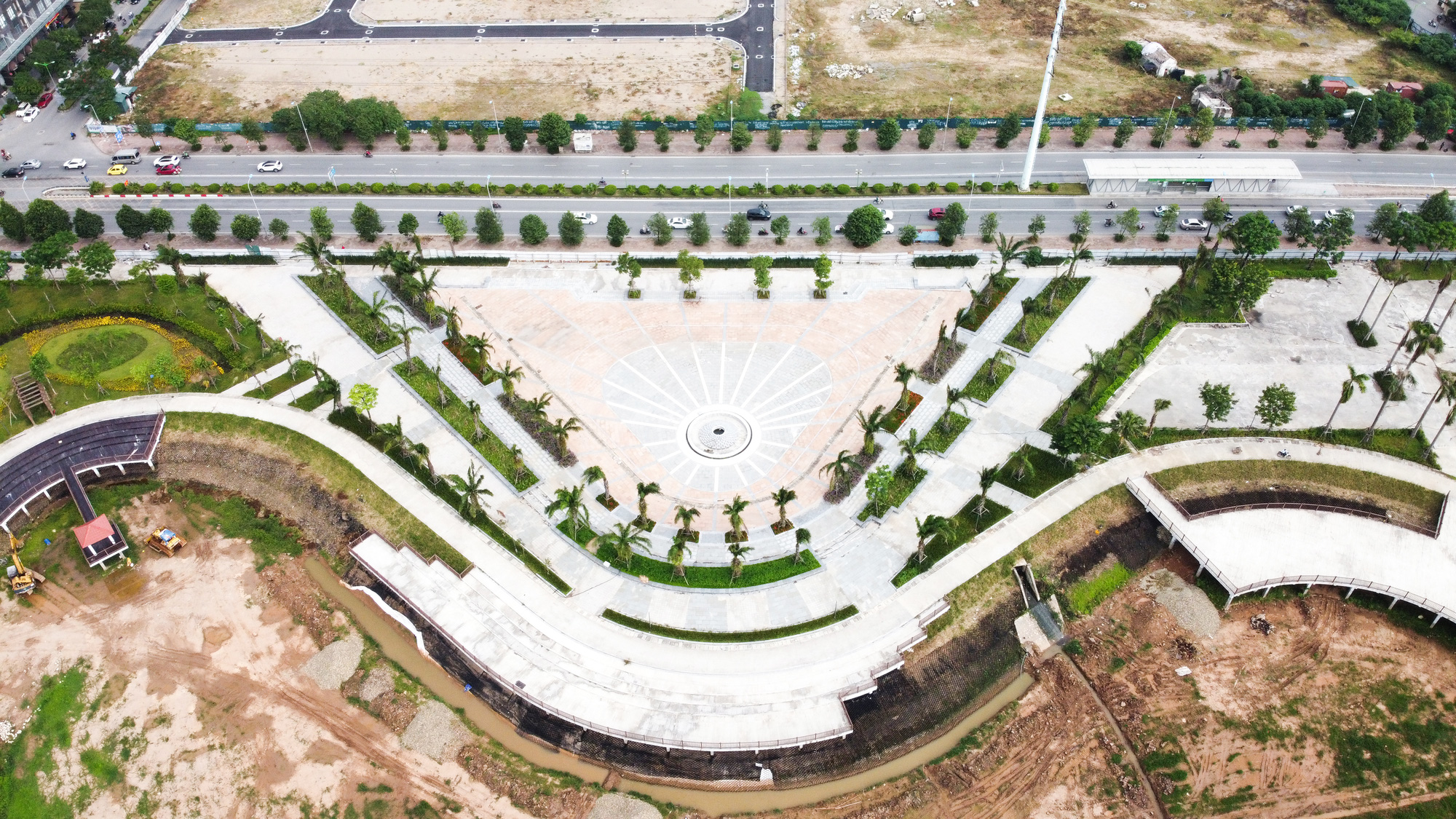 Công viên điều hòa Phùng Khoang nằm im sau 4 năm động thổ - Ảnh 9.