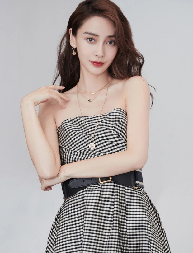 Angela Baby xinh đẹp tựa nữ thần trên ảnh, lộ nhan sắc thật gây &quot;choáng&quot;? - Ảnh 2.