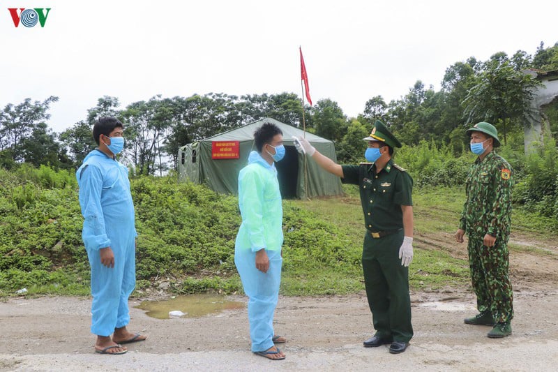 Biên phòng Điện Biên căng mình chống dịch trên tuyến biên giới - Ảnh 6.