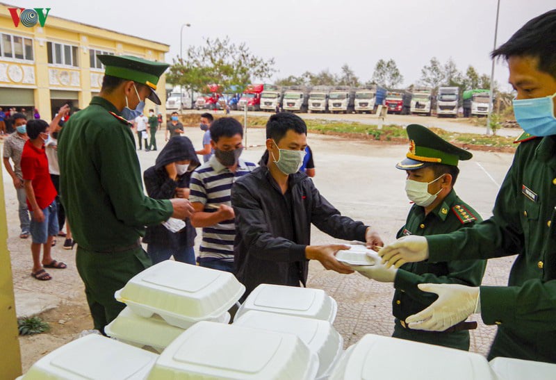 Biên phòng Điện Biên căng mình chống dịch trên tuyến biên giới - Ảnh 8.