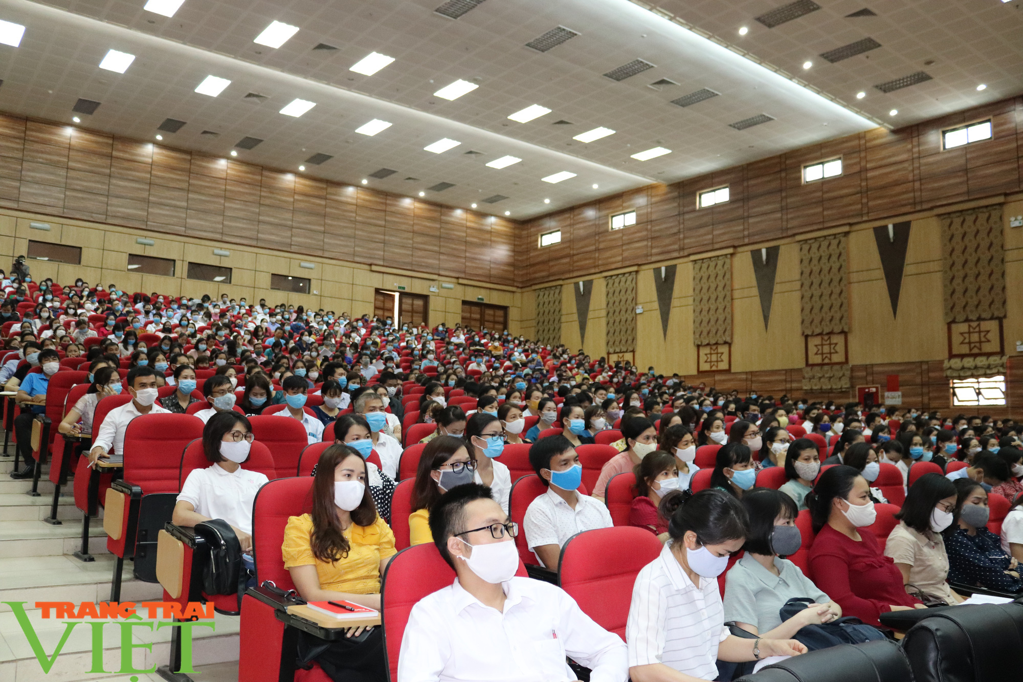 Sơn La: Hơn 1.000 cán bộ, giáo viên được tập huấn quy chế thi THPT năm 2020 - Ảnh 2. Sơn La: Hơn 1.000 cán bộ, giáo viên được tập huấn quy chế thi THPT năm 2020 - Ảnh 2.