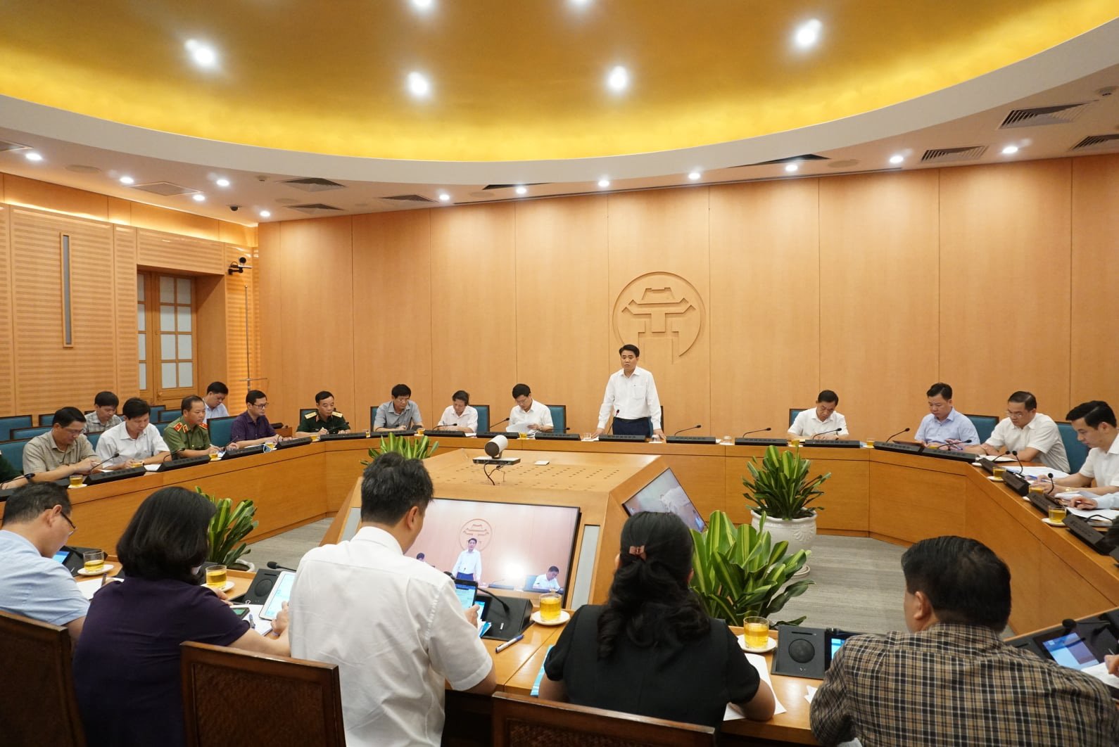 Ông Nguyễn Đức Chung bị đình chỉ: Ban Chỉ đạo phòng chống dịch Covid-19 TP Hà Nội hoạt động ra sao? - Ảnh 1.