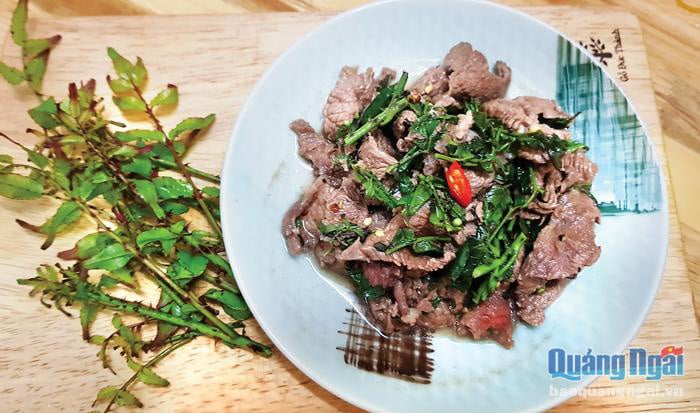  Quảng Ngãi: Ai ngờ loài cây dại có gai tua tủa mọc đầy bụi bờ lại là thứ đặc sản ngon khó cưỡng - Ảnh 1.