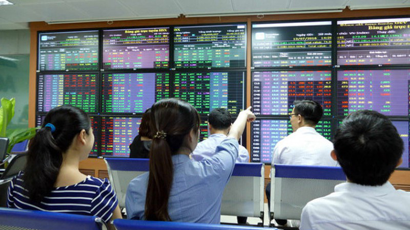 Chứng khoán chưa thoát đà giảm, VN-Index có thể xuống "đáy" 720 điểm - Ảnh 1. Chứng khoán chưa thoát đà giảm, VN-Index có thể xuống "đáy" 720 điểm - Ảnh 1.