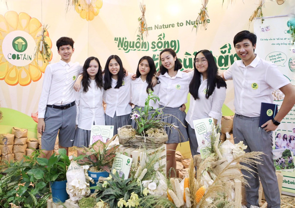 Tái chế cùi bắp, học sinh Việt Nam vô địch cuộc thi "Khởi nghiệp trẻ quốc tế 2020" - Ảnh 1. Tái chế cùi bắp, học sinh Việt Nam vô địch cuộc thi "Khởi nghiệp trẻ quốc tế 2020" - Ảnh 1.
