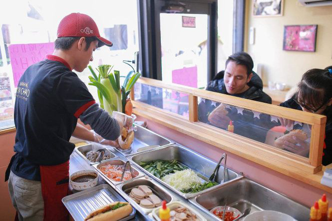 &quot;Bánh mì Xin Chào&quot; của người Việt tại Nhật: Nổi tiếng trên nhiều tờ báo, ngày kiếm hàng trăm triệu - Ảnh 2.