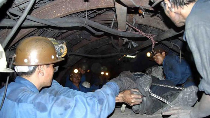 Công nhân tử vong ở công ty than Núi Béo chỉ là học sinh - Ảnh 1. Công nhân tử vong ở công ty than Núi Béo chỉ là học sinh - Ảnh 1.