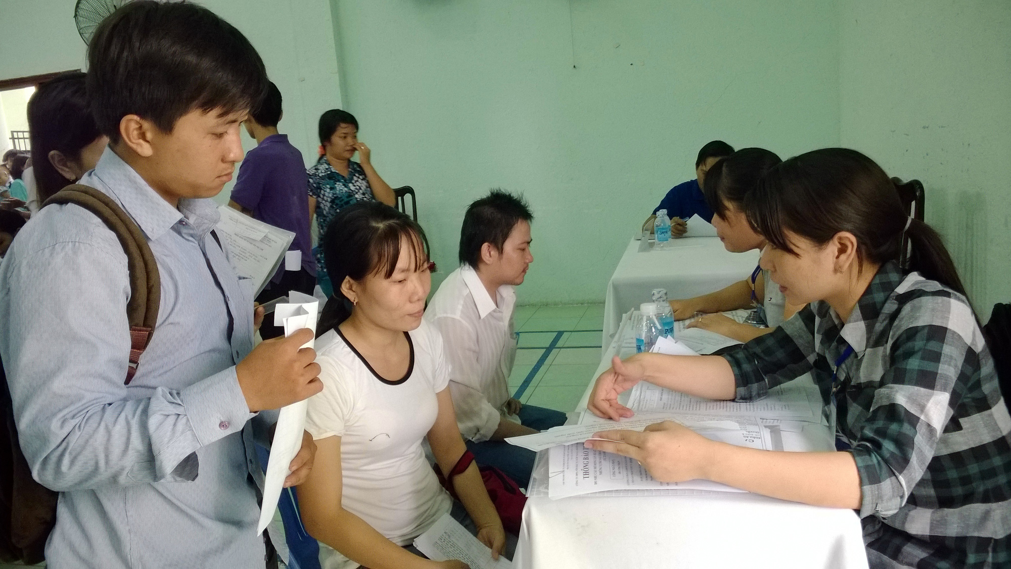 Mỗi tháng, gần 100.000 người xin hưởng trợ cấp thất nghiệp - Ảnh 1. Mỗi tháng, gần 100.000 người xin hưởng trợ cấp thất nghiệp - Ảnh 1.