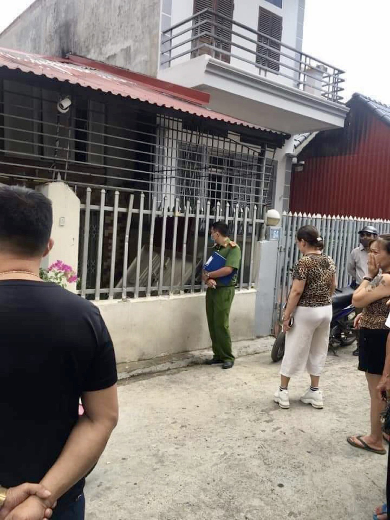 Lạng Sơn: Kinh hoàng phát hiện 2 thi thể nam, nữ trong một ngôi nhà - Ảnh 1.