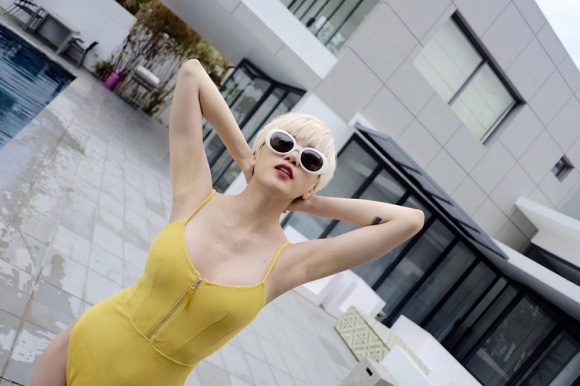 &quot;Bạn gái tin đồn&quot; Sơn Tùng M-TP gây &quot;bỏng mắt&quot; dân mạng vì mặc bikini táo bạo  - Ảnh 4.
