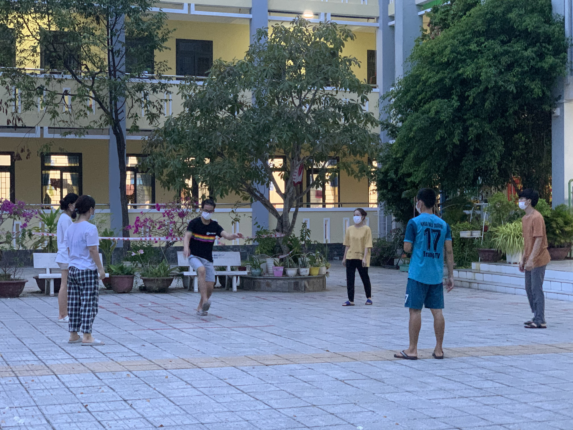 Nỗ lực tránh lây nhiễm chéo Covid-19 trong khu cách ly: Quan trọng là ý thức - Ảnh 4.