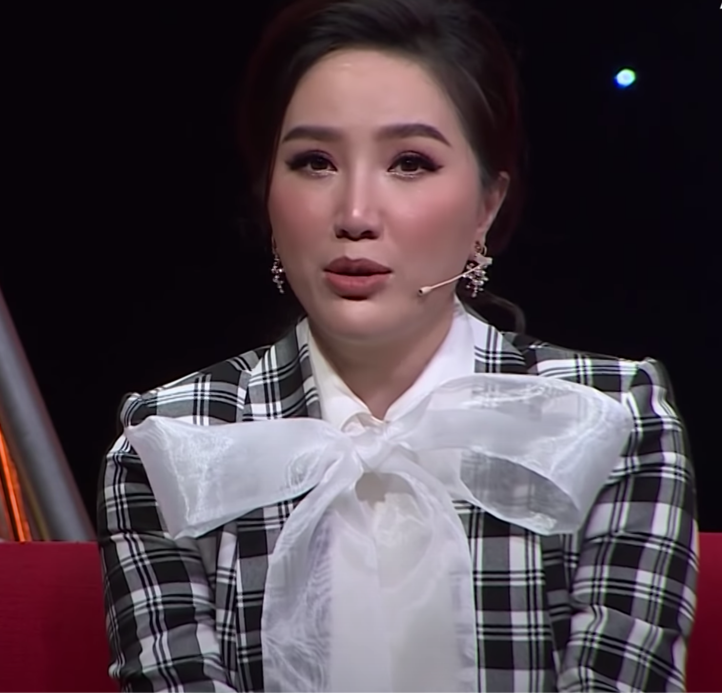 Bảo Thy đáp trả cực &quot;gắt&quot; trước khi bị soi gương mặt &quot;lạ&quot; trên sóng truyền hình - Ảnh 3.