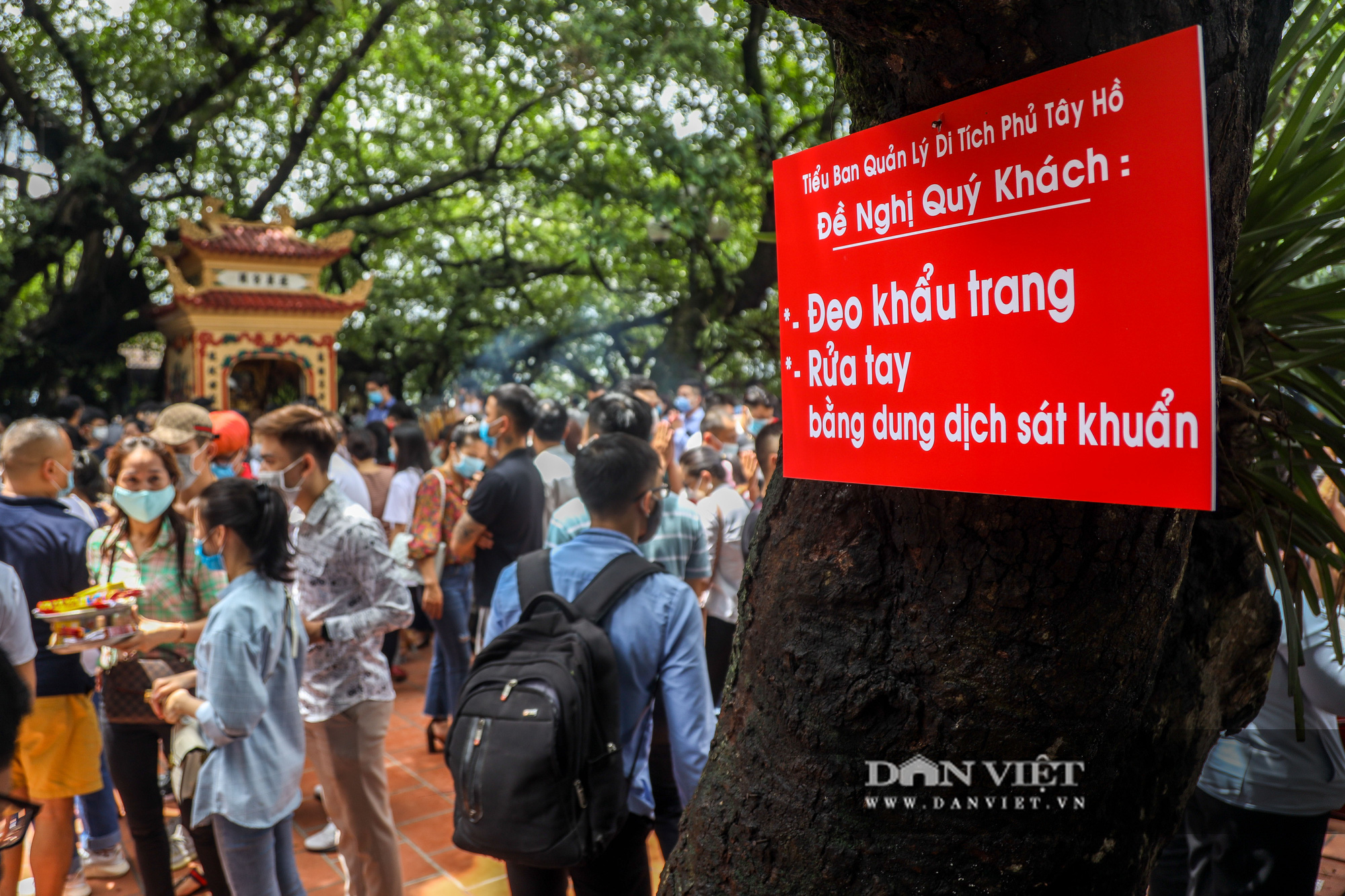 Phủ Tây Hồ đông nghịt người trong ngày đầu Hà Nội thực hiện giãn cách - Ảnh 6.