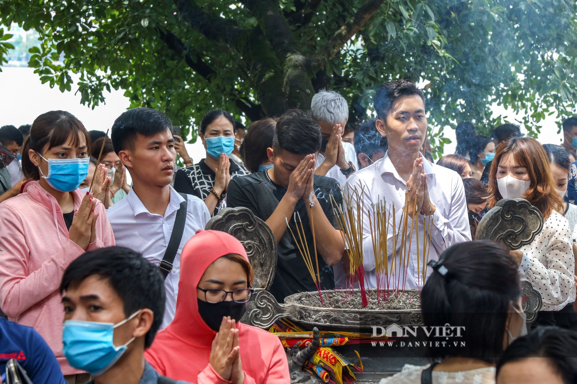Phủ Tây Hồ đông nghịt người trong ngày đầu Hà Nội thực hiện giãn cách - Ảnh 8.