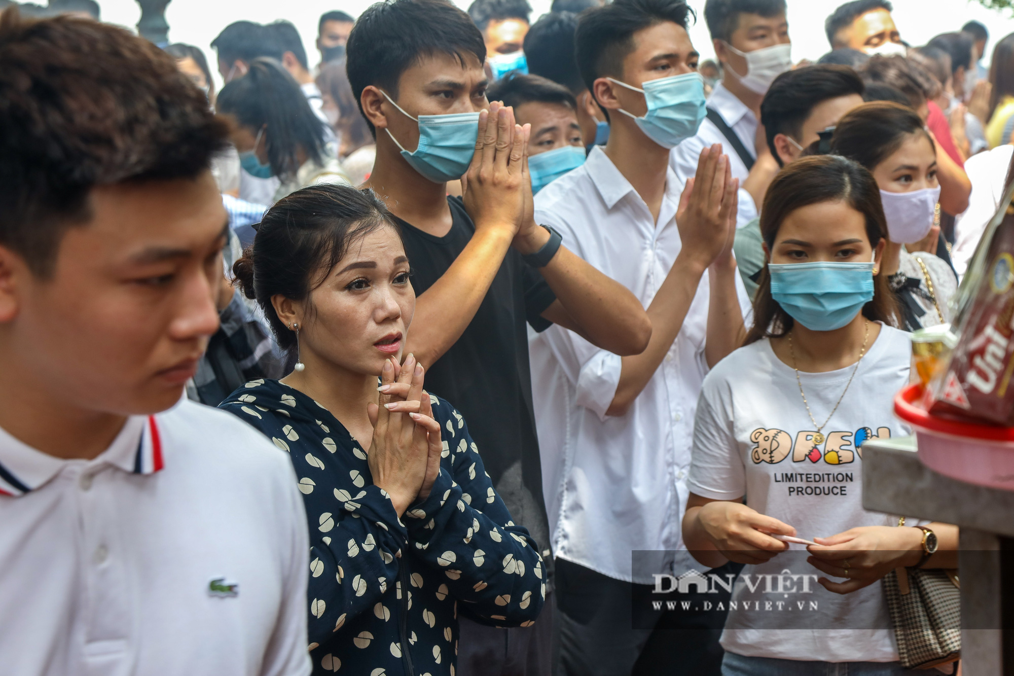 Phủ Tây Hồ đông nghịt người trong ngày đầu Hà Nội thực hiện giãn cách - Ảnh 9.