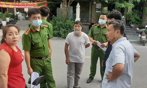 Vụ bé trai 3 tuổi mất tích: Người phụ nữ và chiếc xe nghi liên quan  - Ảnh 1.