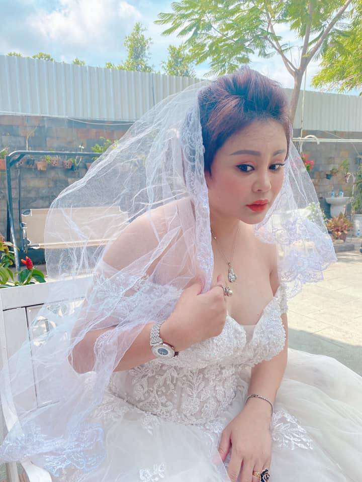 &quot;Mỹ nhân được Hoài Linh đòi cưới&quot; hiếm hoi hóa cô dâu quyến rũ gây &quot;sốt&quot; cư dân mạng - Ảnh 1.