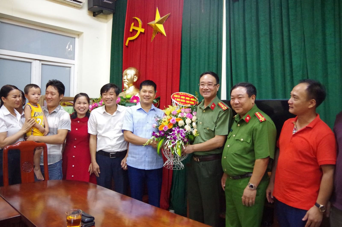 2 ngày 'quên ăn, quên ngủ' và những tình tiết bất ngờ trong vụ bé trai 2 tuổi bị bắt cóc - Ảnh 1.