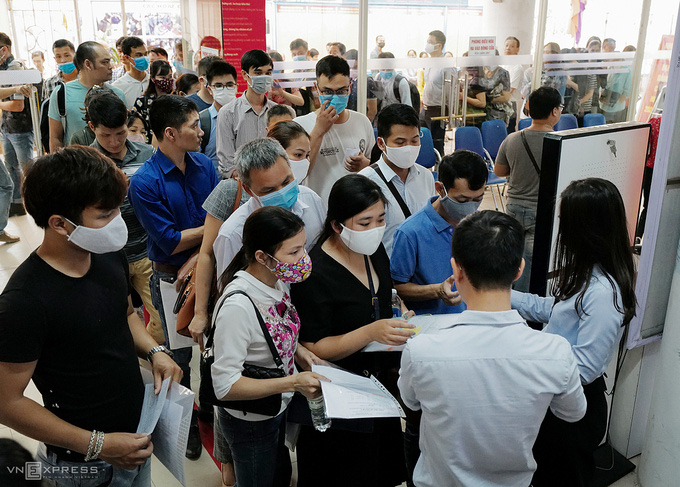 Chính phủ nên ưu tiên hỗ trợ ai trong Covid-19? - Ảnh 2.