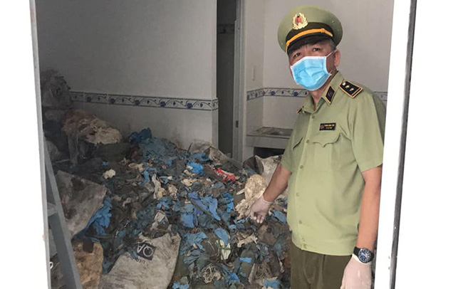 Bình Dương: Phát hiện kho rác thải y tế “khủng” chuẩn bị được tái chế - Ảnh 1. Bình Dương: Phát hiện kho rác thải y tế “khủng” chuẩn bị được tái chế - Ảnh 1.