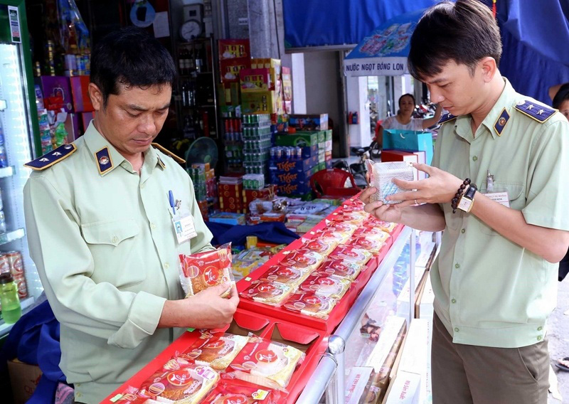 Tết Trung thu 2020: Tăng cường kiểm tra các loại bánh trung thu, đồ chơi trẻ em - Ảnh 1. Tết Trung thu 2020: Tăng cường kiểm tra các loại bánh trung thu, đồ chơi trẻ em - Ảnh 1.