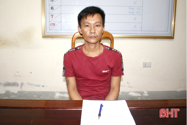 Hung hãn vung dao chém Trưởng Công an xã - Ảnh 1.