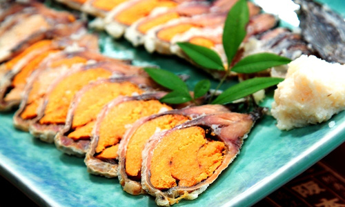 Rùng mình đặc sản cá lên men 3 năm “bốc mùi” khó tả, 1 hộp bé tí giá 700 nghìn đồng - Ảnh 10.