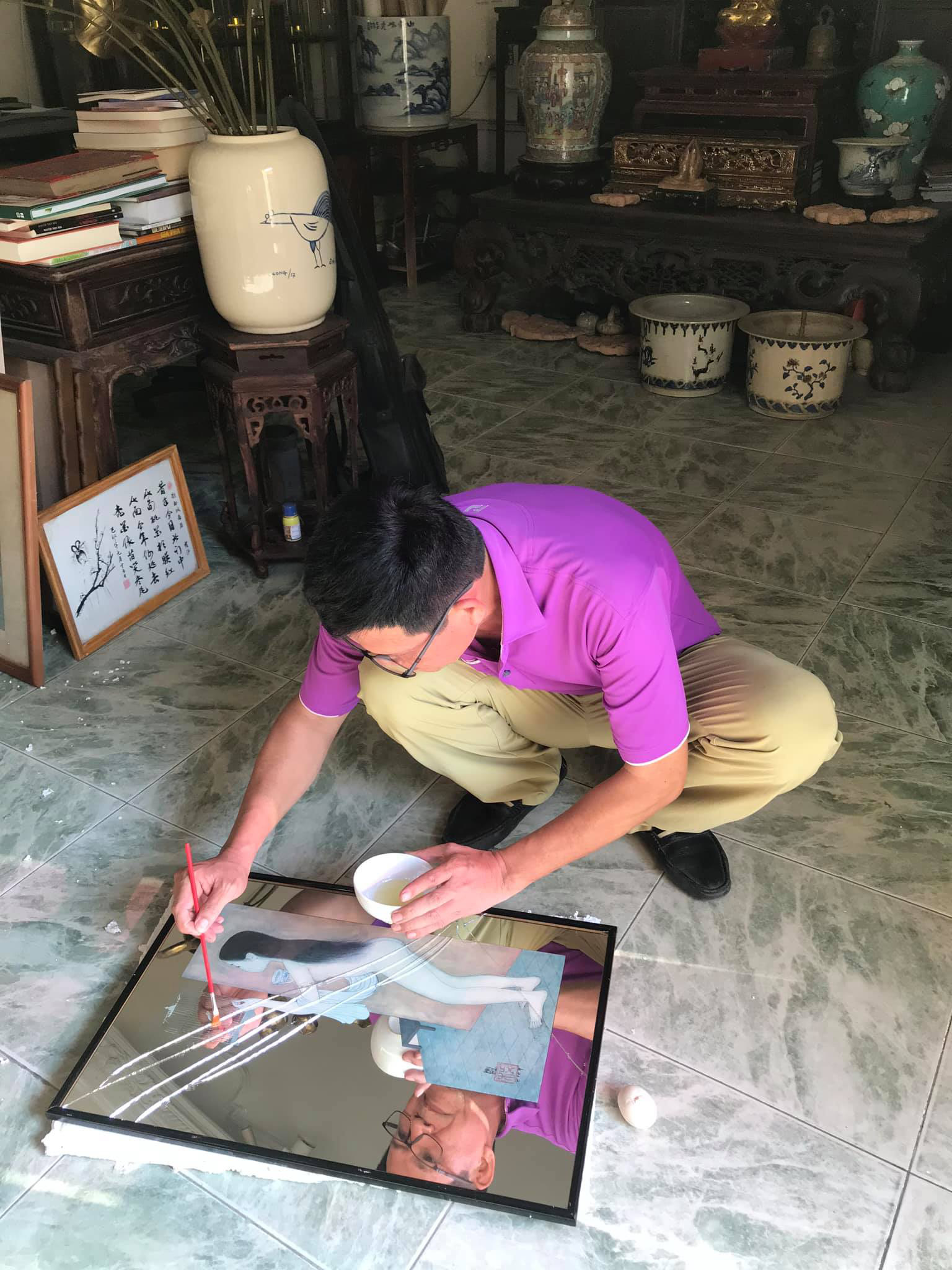 Tuấn &quot;cá sấu&quot; đau xót vì vỡ độc bản trên gương của họa sĩ Mai Trung Thứ  - Ảnh 1.