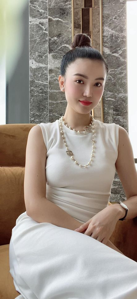 Hari Won mặc xuyên thấu nội y, Phi Thanh Vân táo bạo với váy trễ vai dễ gây nhìn nhầm - Ảnh 7.