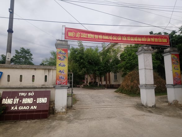 Nữ phó chủ tịch HĐND xã bị hành hung, làm nhục ngay tại phòng làm việc - Ảnh 1.