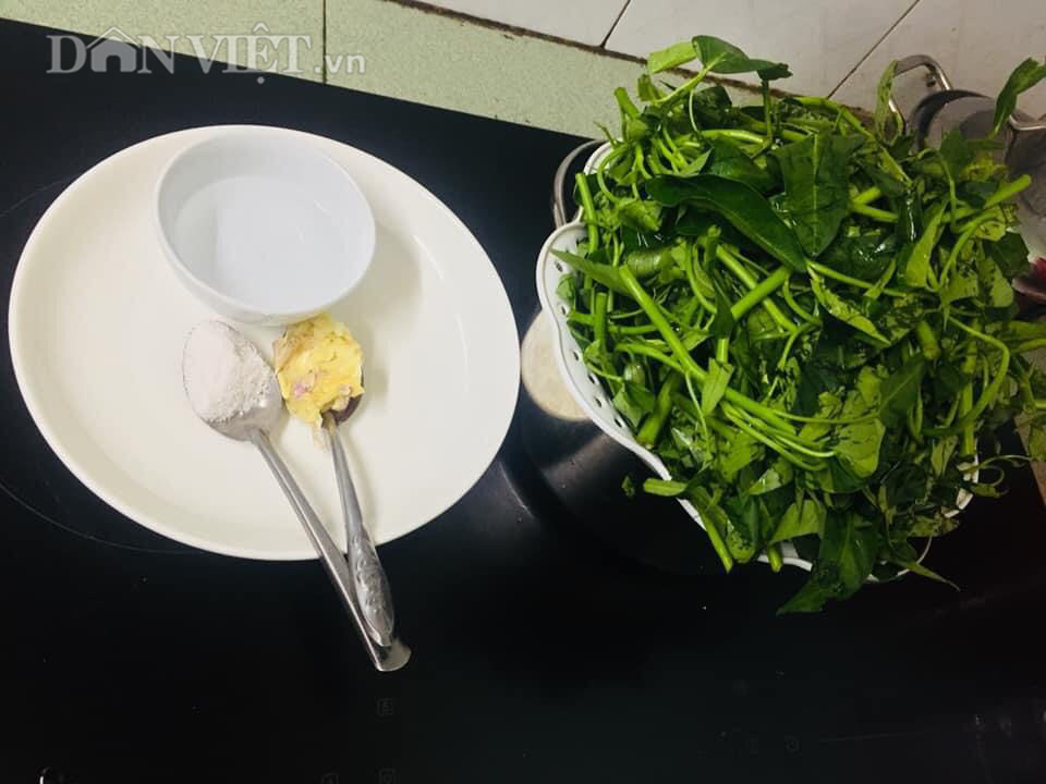 Chỉ cần làm điều này, đảm bảo món rau muống xào luôn giòn ngọt, xanh tươi - Ảnh 1.