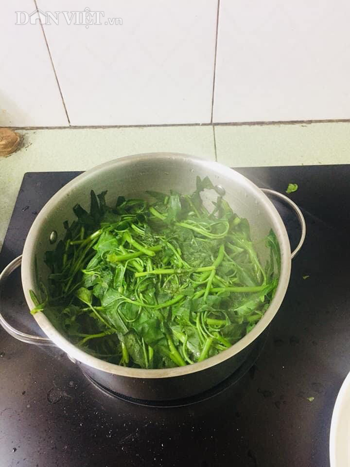 Chỉ cần làm điều này, đảm bảo món rau muống xào luôn giòn ngọt, xanh tươi - Ảnh 3.