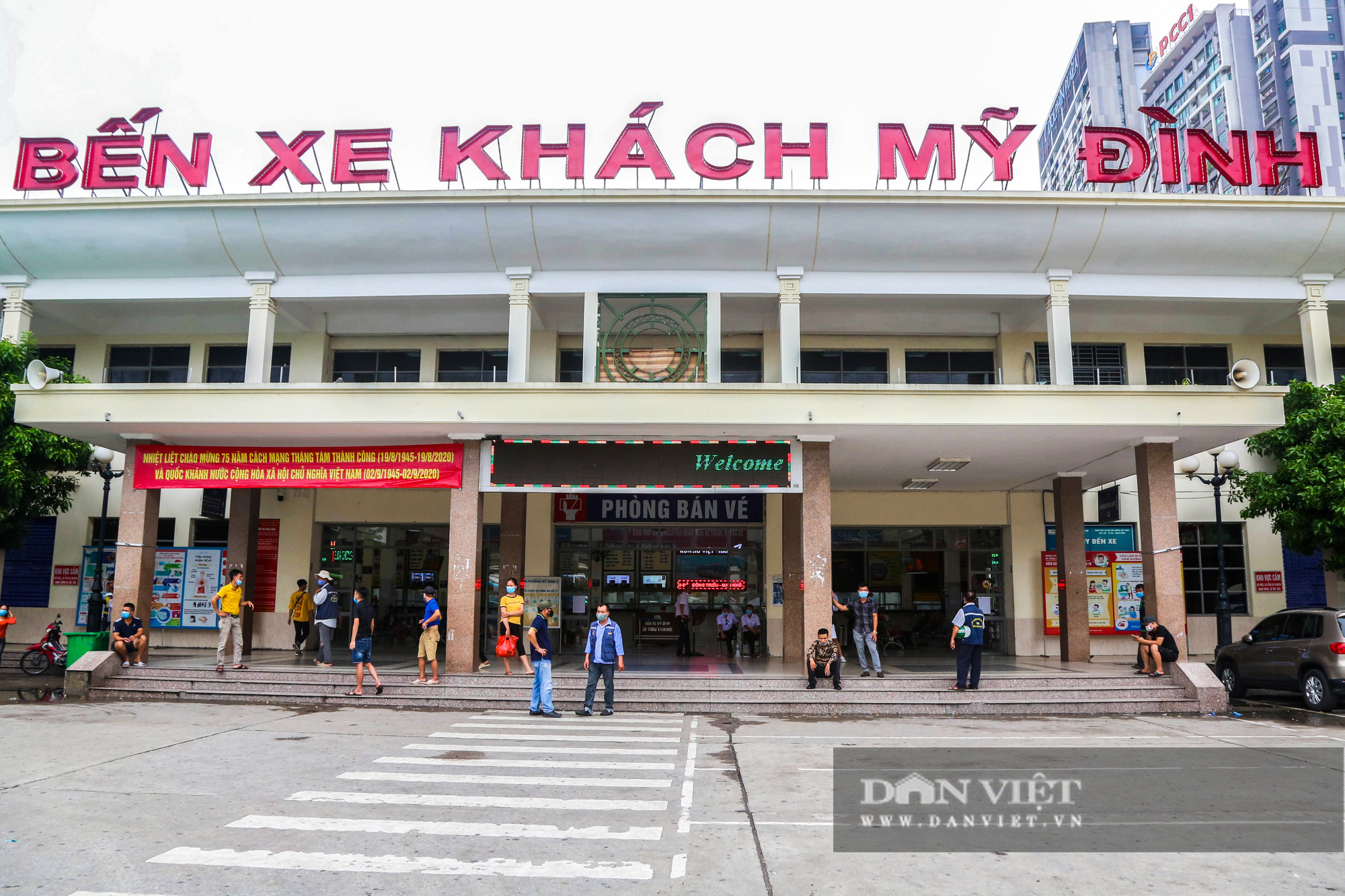 Các bến xe tại Hà Nội dùng biện pháp gì để phòng chống dịch Covid-19   - Ảnh 2.
