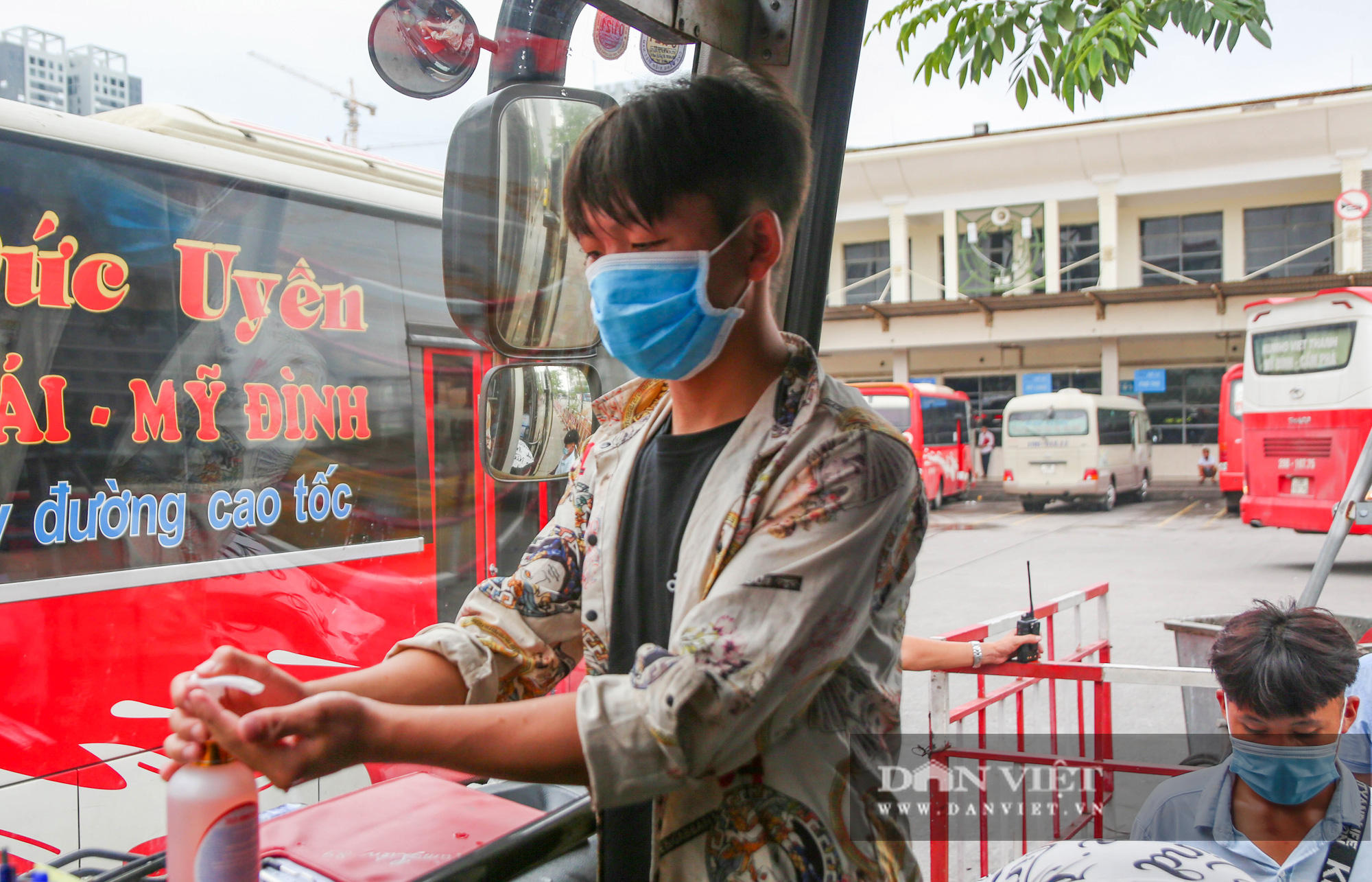 Các bến xe tại Hà Nội dùng biện pháp gì để phòng chống dịch Covid-19   - Ảnh 6.