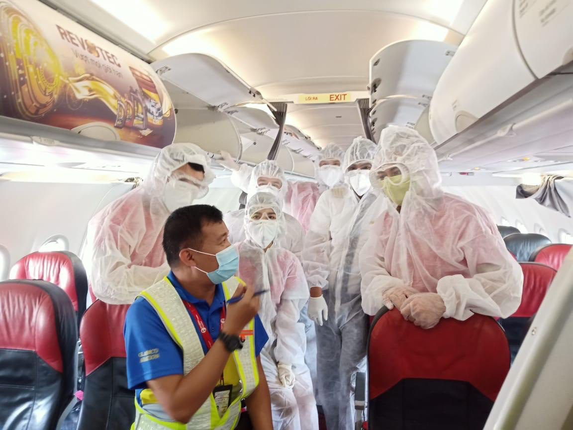 Tiếp tục sứ mệnh, Vietjet thực hiện trung bình 1 chuyến bay cứu trợ/ngày - Ảnh 2.