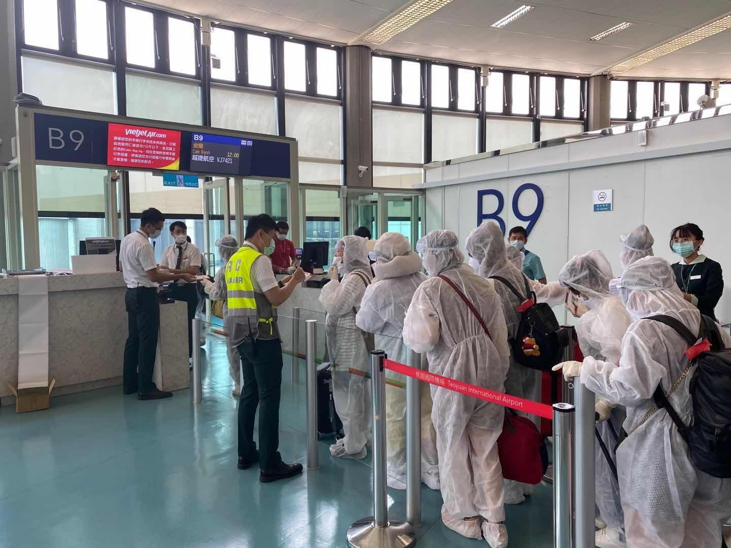 Tiếp tục sứ mệnh, Vietjet thực hiện trung bình 1 chuyến bay cứu trợ/ngày - Ảnh 7.