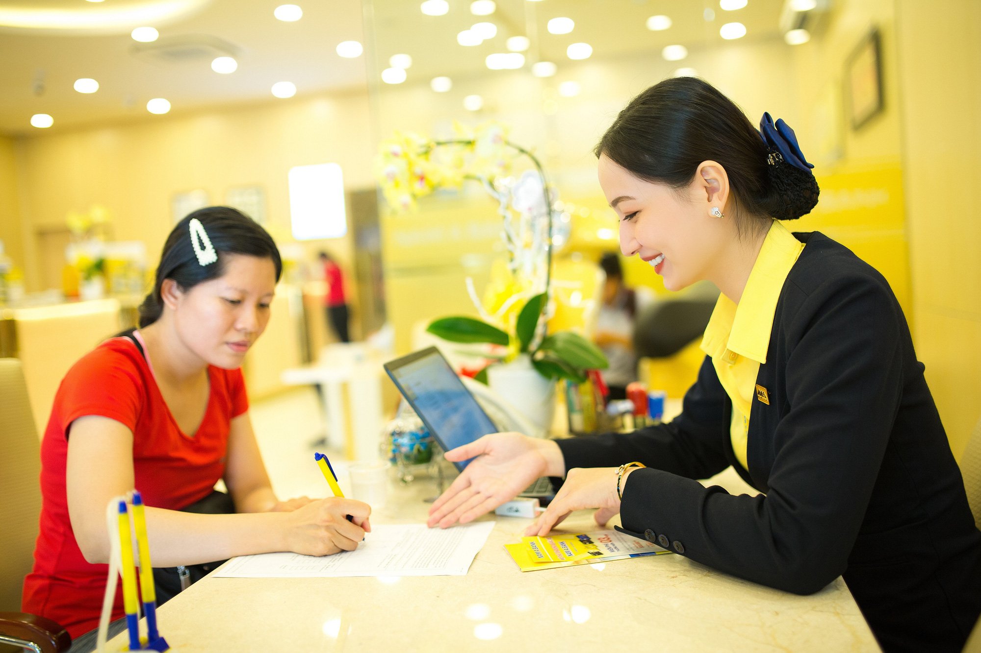 6 tháng đầu năm: Nam A Bank tập trung nguồn lực chung tay đẩy lùi Covid-19 - Ảnh 1.