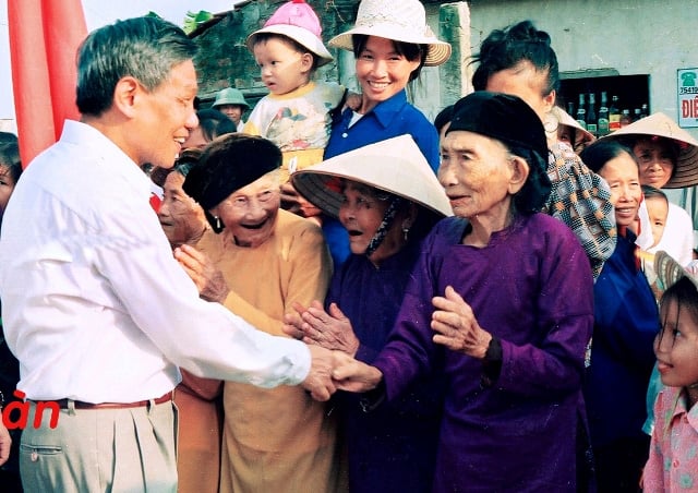 Nguyên Tổng bí thư Lê Khả Phiêu từng về điểm nóng khiếu kiện ở Thái Bình - Ảnh 1.