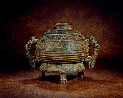 Cuốc đất đào được bình cổ bảo vật quốc gia, người nông dân tưởng nhầm bô đi tiểu suốt 26 năm. - Ảnh 5.