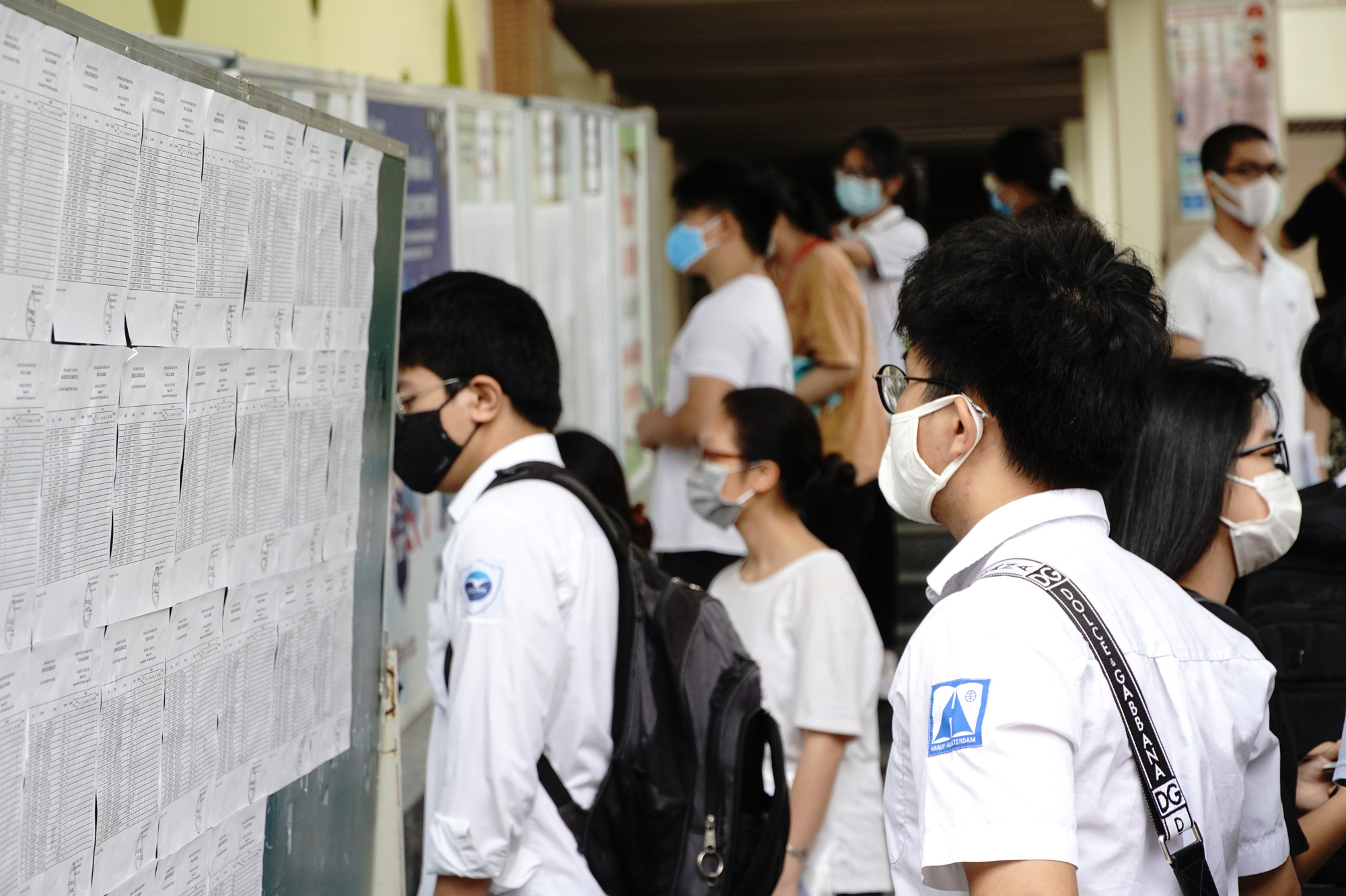 Thí sinh lo lắng làm thủ tục dự thi tốt nghiệp THPT 2020 vì Covid-19 - Ảnh 2.