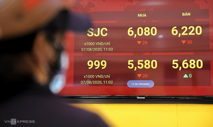 Vì sao giá vàng miếng trong nước bỏ xa thế giới? - Ảnh 1. Vì sao giá vàng miếng trong nước bỏ xa thế giới? - Ảnh 1.