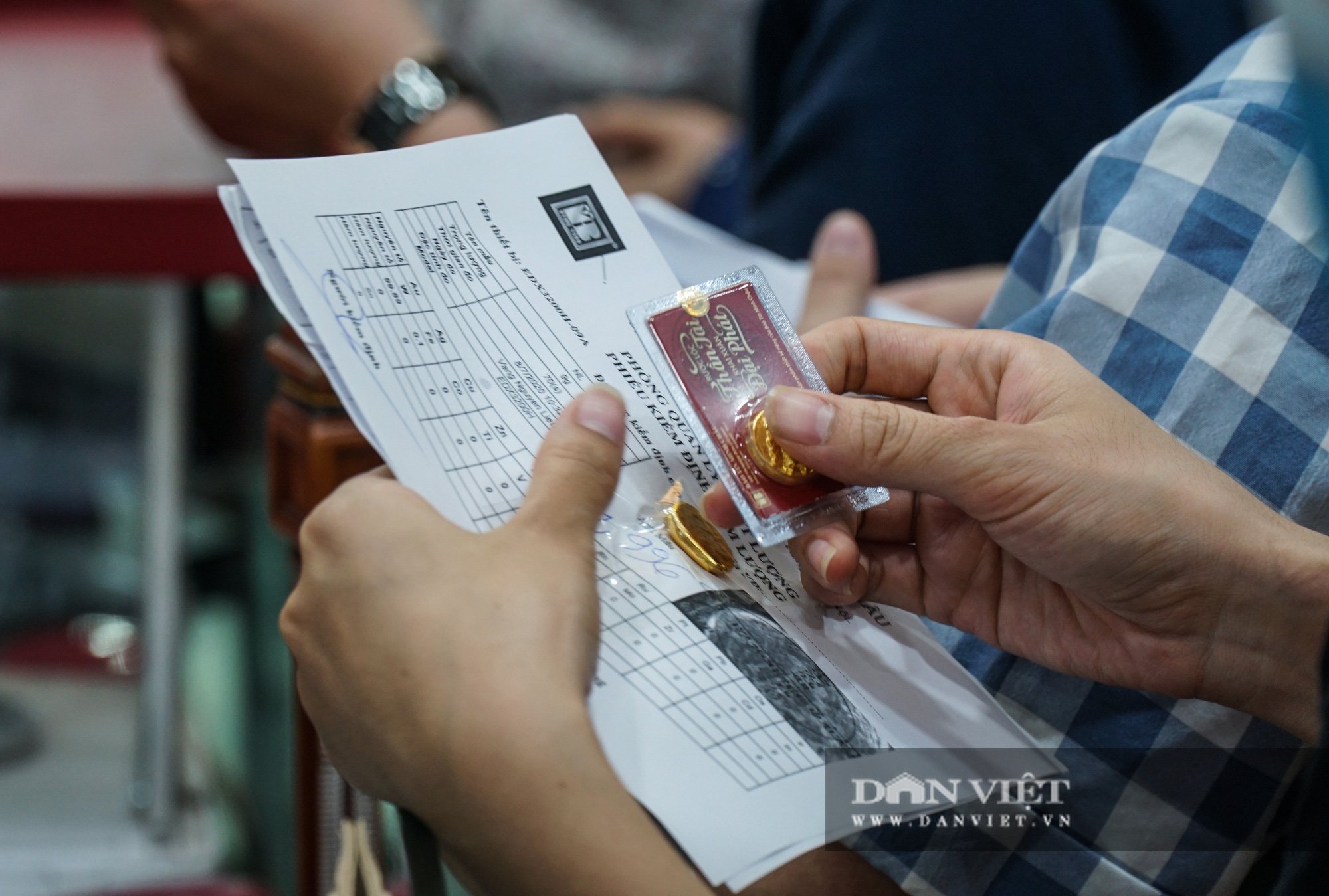 Giá vàng hôm nay 12/8 có thể rơi đến đâu? - Ảnh 1. Giá vàng hôm nay 12/8 có thể rơi đến đâu? - Ảnh 1.