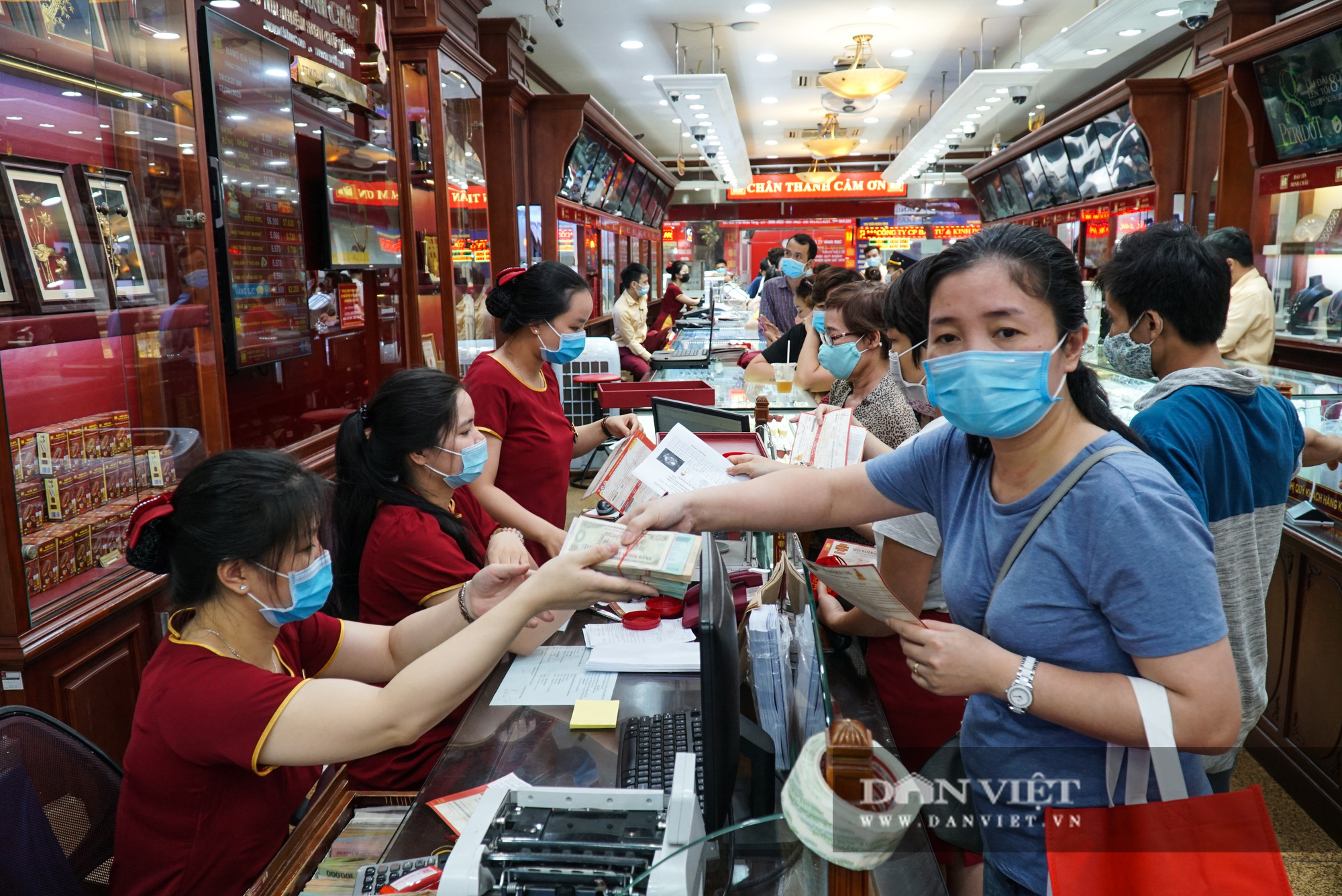 Giá vàng hôm nay 8/8: Hạ nhiệt vào phiên giao dịch cuối tuần? - Ảnh 2. Giá vàng hôm nay 8/8: Hạ nhiệt vào phiên giao dịch cuối tuần? - Ảnh 2.