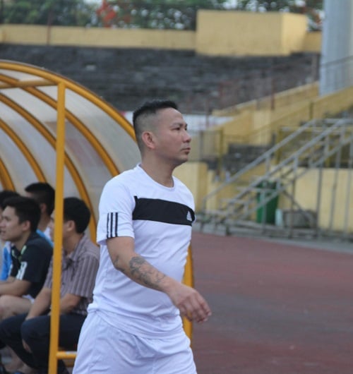 Cựu tuyển thủ Phi Hùng (Kỳ 1): Yêu Việt Trinh, tiêu 100 triệu/đêm và ông trùm cá độ? - Ảnh 2.