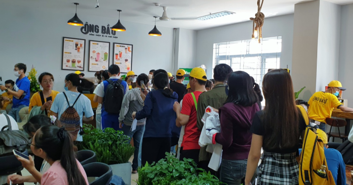 Cà phê Ông Bầu ra mắt sinh viên Sài Gòn - Ảnh 1.