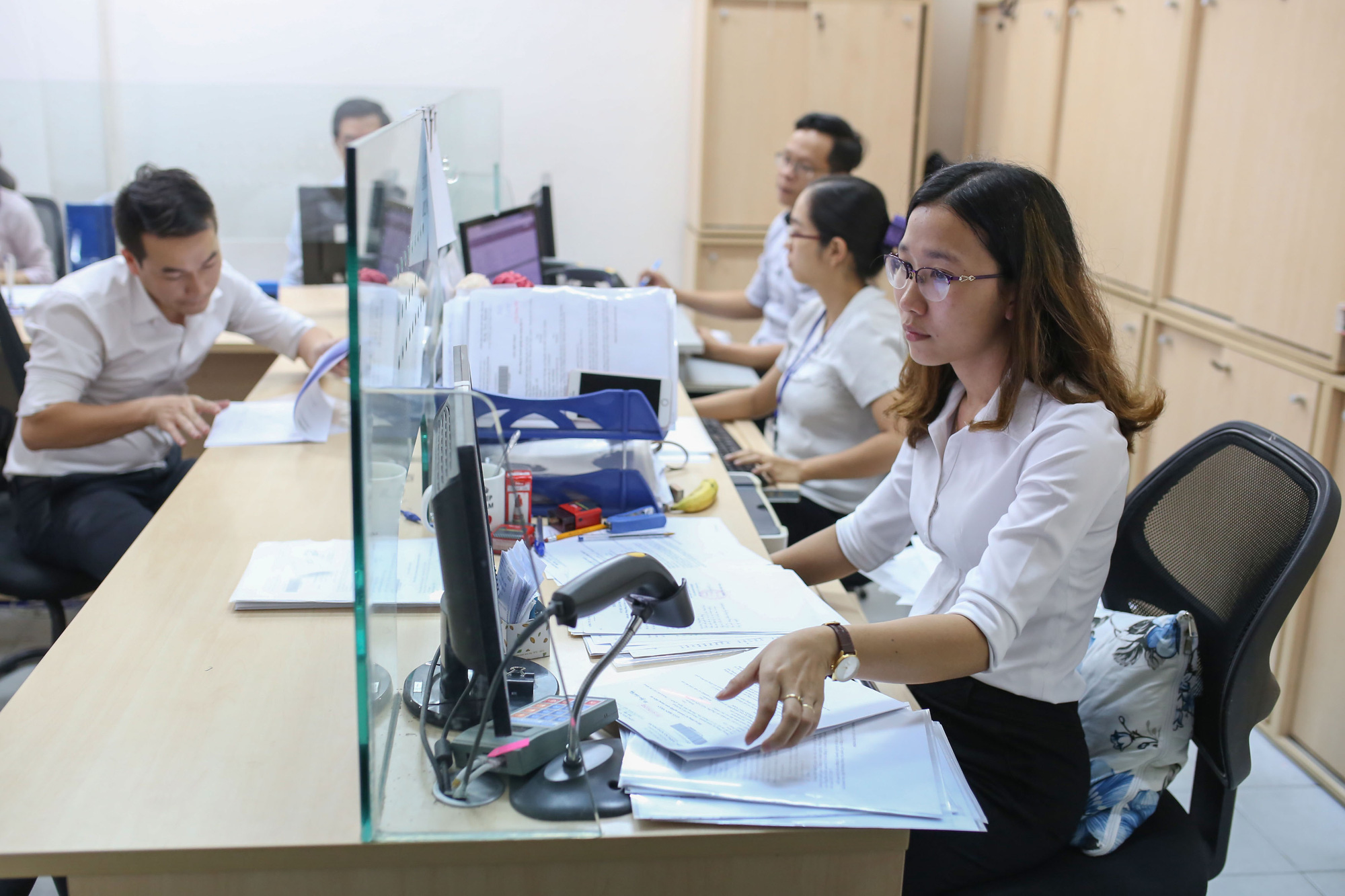 Sơ yếu lý lịch cán bộ, công chức sử dụng bản điện tử từ năm 2023 - Ảnh 1.
