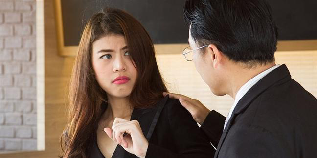 Gã bạn chí cốt của chồng gửi clip nóng cùng lời ve vãn khiến tôi khiếp đảm - Ảnh 2.
