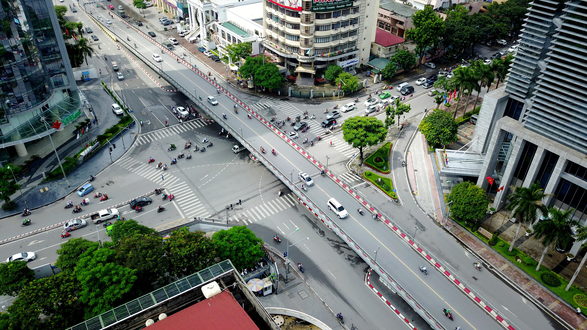ẢNH: Những cầu vượt làm thay đổi diện mạo Hà Nội - Ảnh 2.